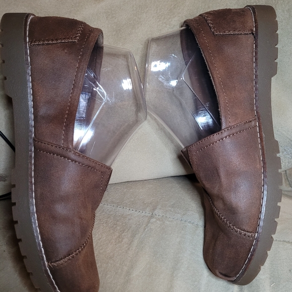 BOBS from Skechers Shoes - BOBs with Skechers Brown suede Loafers 8.5. With Memory Foam.